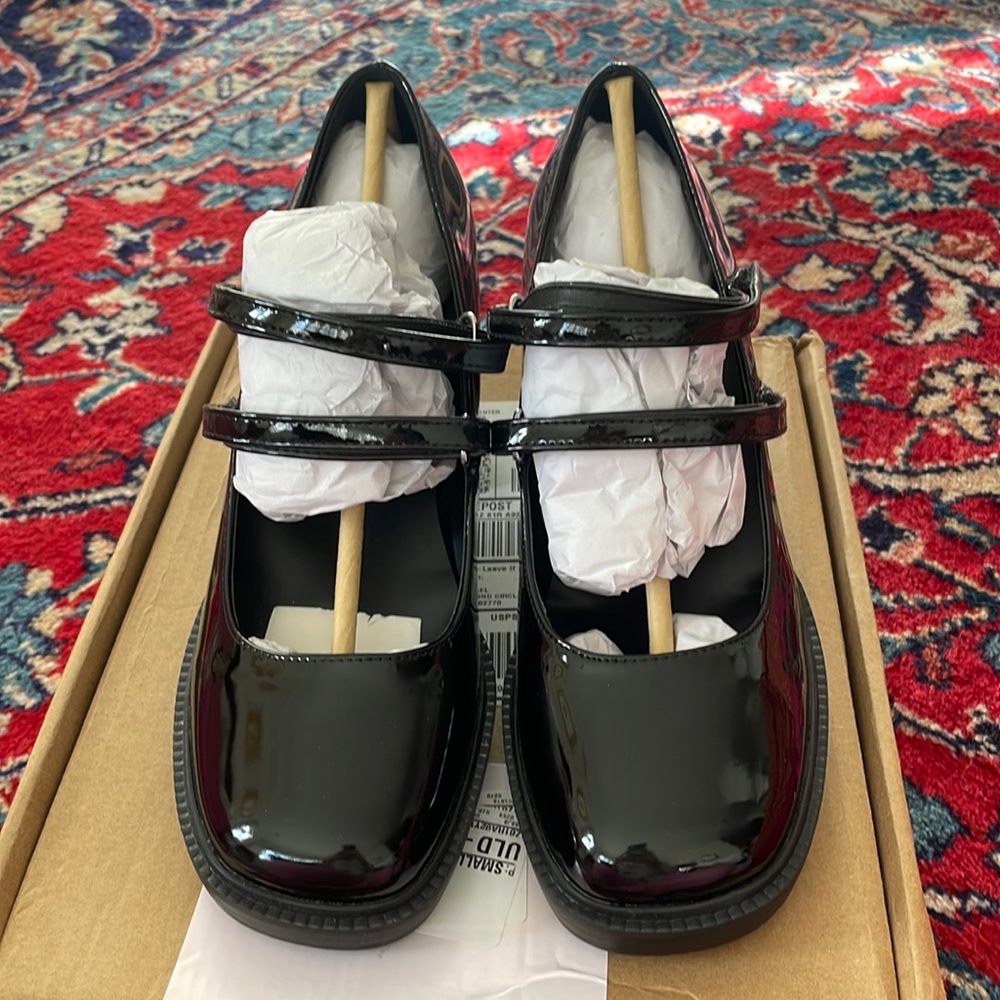 NIB Journee Collection Shasta Mary Jane’s in Black Patent Leather